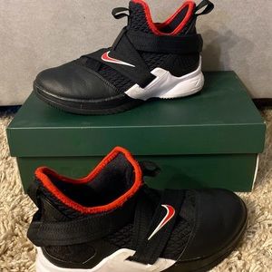 LEBRON SOLDIER XII Sneakers